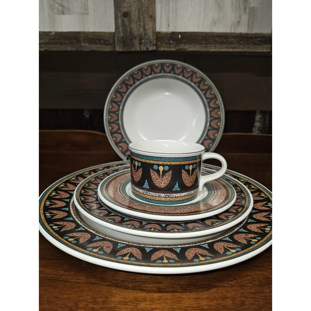 Mikasa Intaglio BAVARIA CAC63‎ 1 Place Setting Dinnerware 5 pc Stoneware Autumn